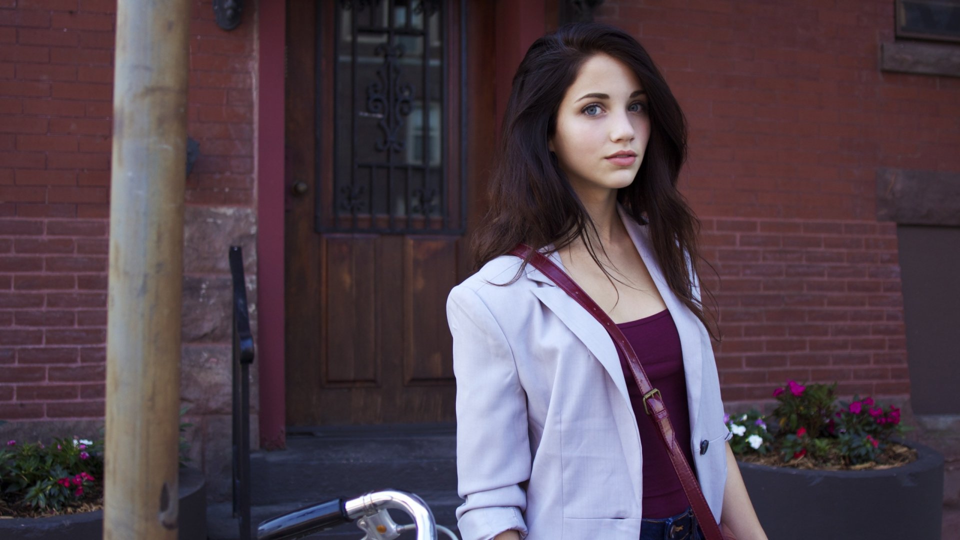 Women Emily Rudd HD Wallpaper