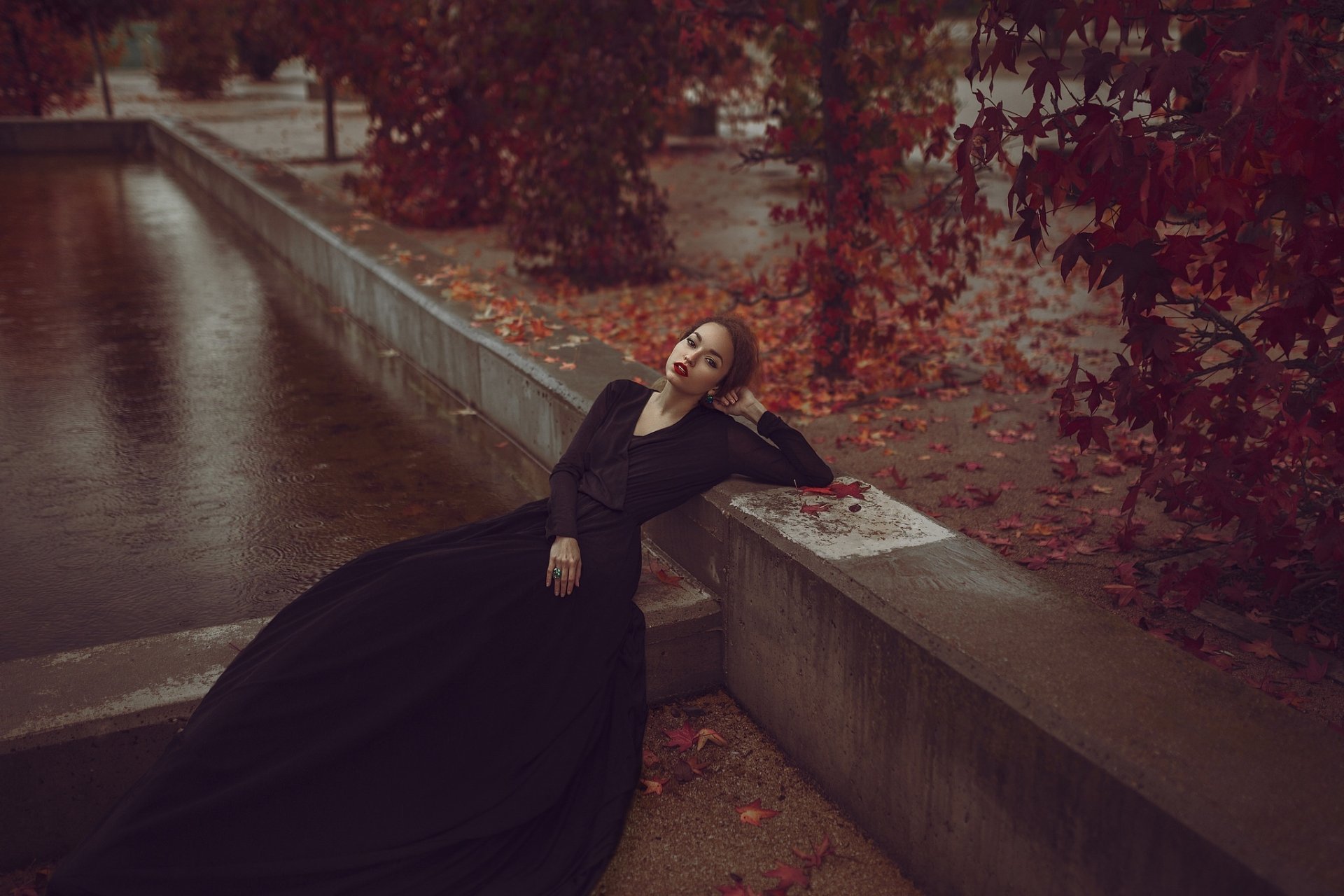 Девушка В Черном Длинном Платье Фото