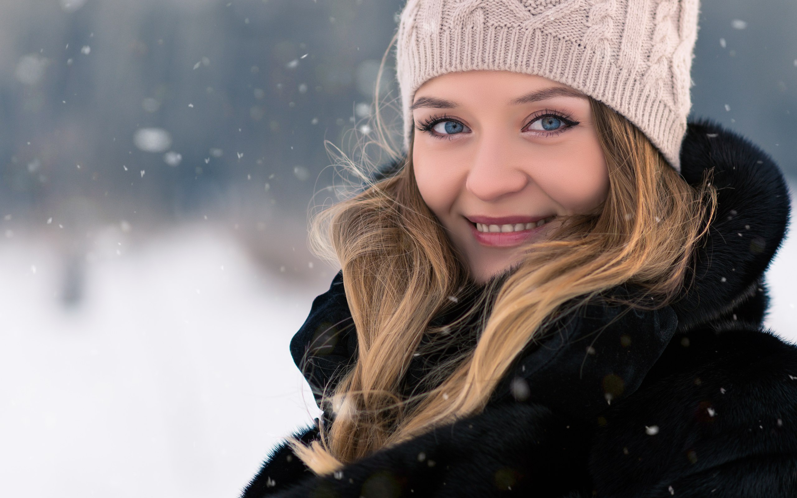 Download Depth Of Field Hat Blue Eyes Blonde Smile Woman Model HD Wallpaper