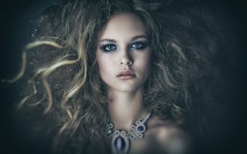 Download Blonde Blue Eyes Necklace Face Model Woman PFP