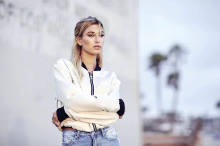 Celebrity Hailey Baldwin HD Desktop Wallpaper | Background Image