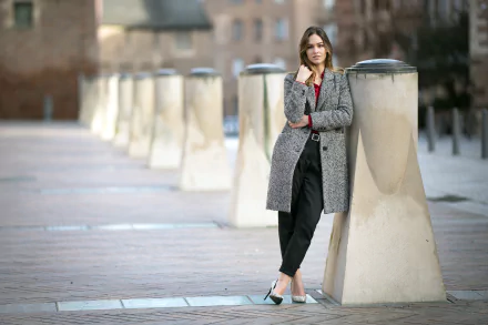 brunette depth of field coat woman model HD Desktop Wallpaper | Background Image