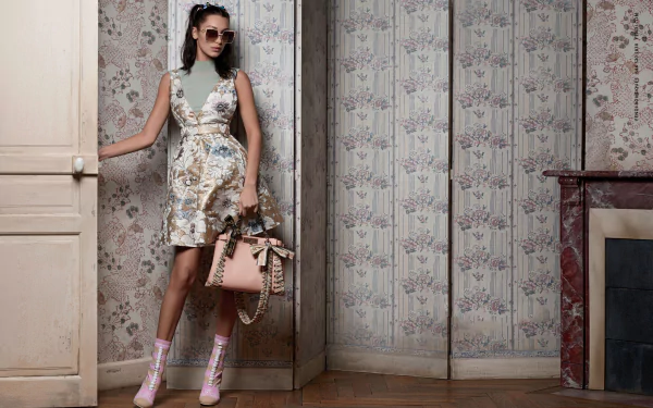 handbag sunglasses Celebrity Bella Hadid HD Desktop Wallpaper | Background Image