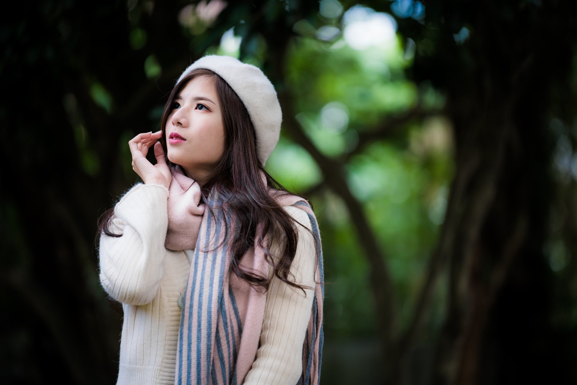 Download Sweater Scarf Hat Brunette Depth Of Field Model Woman Asian 4k Ultra HD Wallpaper