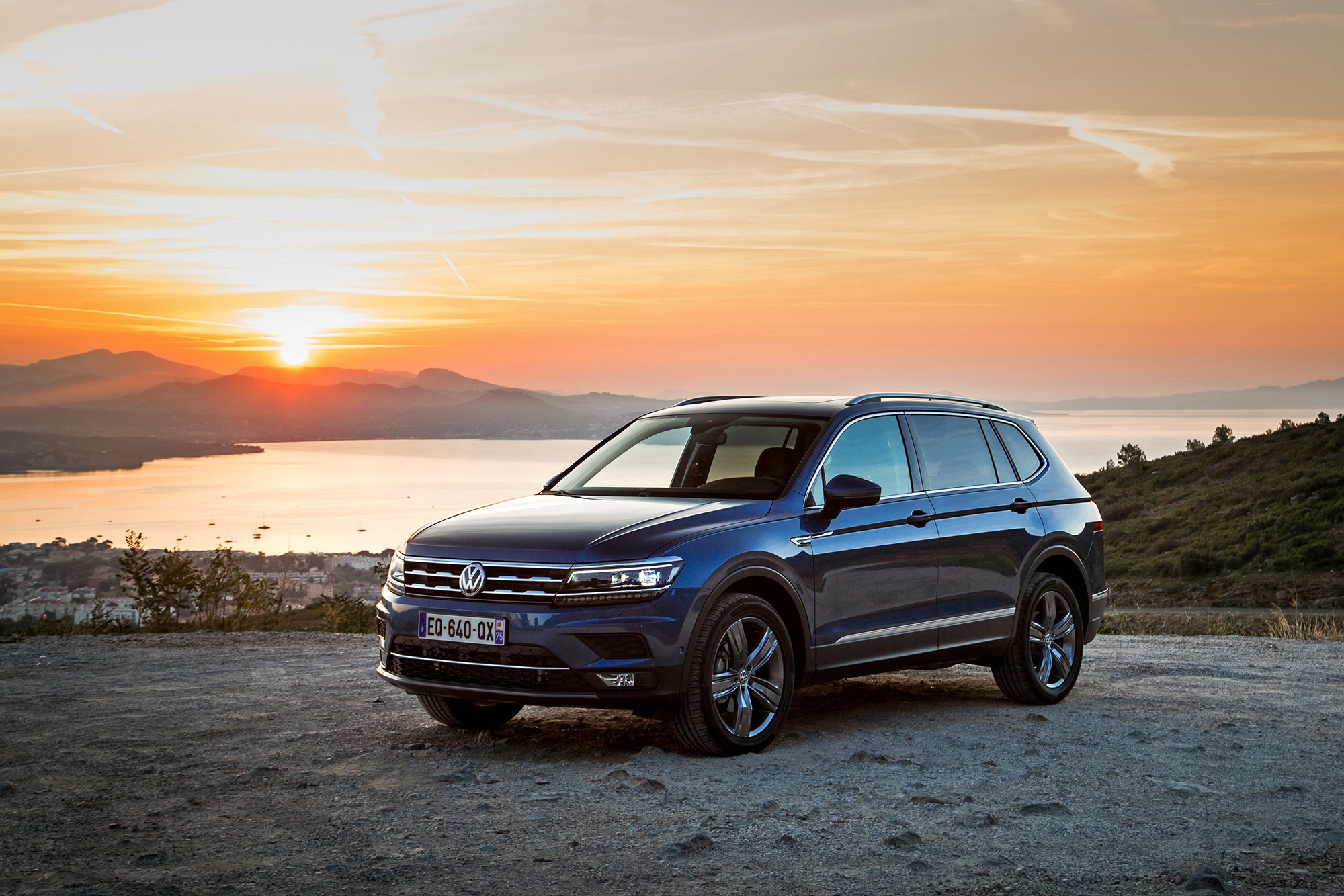 Download Volkswagen Tiguan, Volkswagen, Tiguan, Off road, Forest, White,  2K, 3K, 4K Wallpaper in 640x1136 Resolution