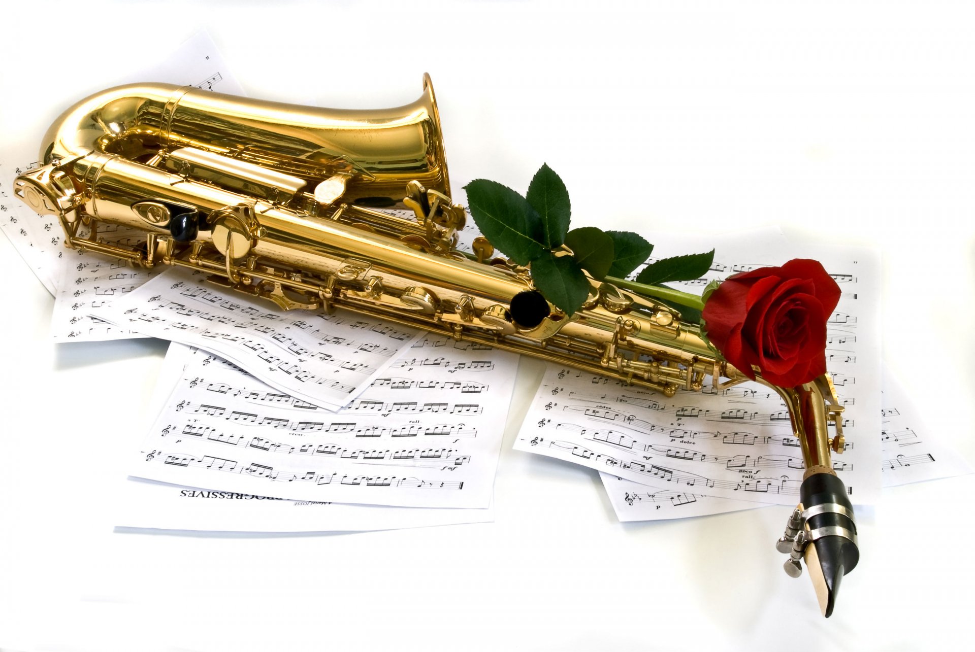 Льются поздравления песня. Духовые музыкальные инструменты саксофон. Открытка музыканту. Музыкальные инструменты и цветы. Духовые инструменты с цветами.