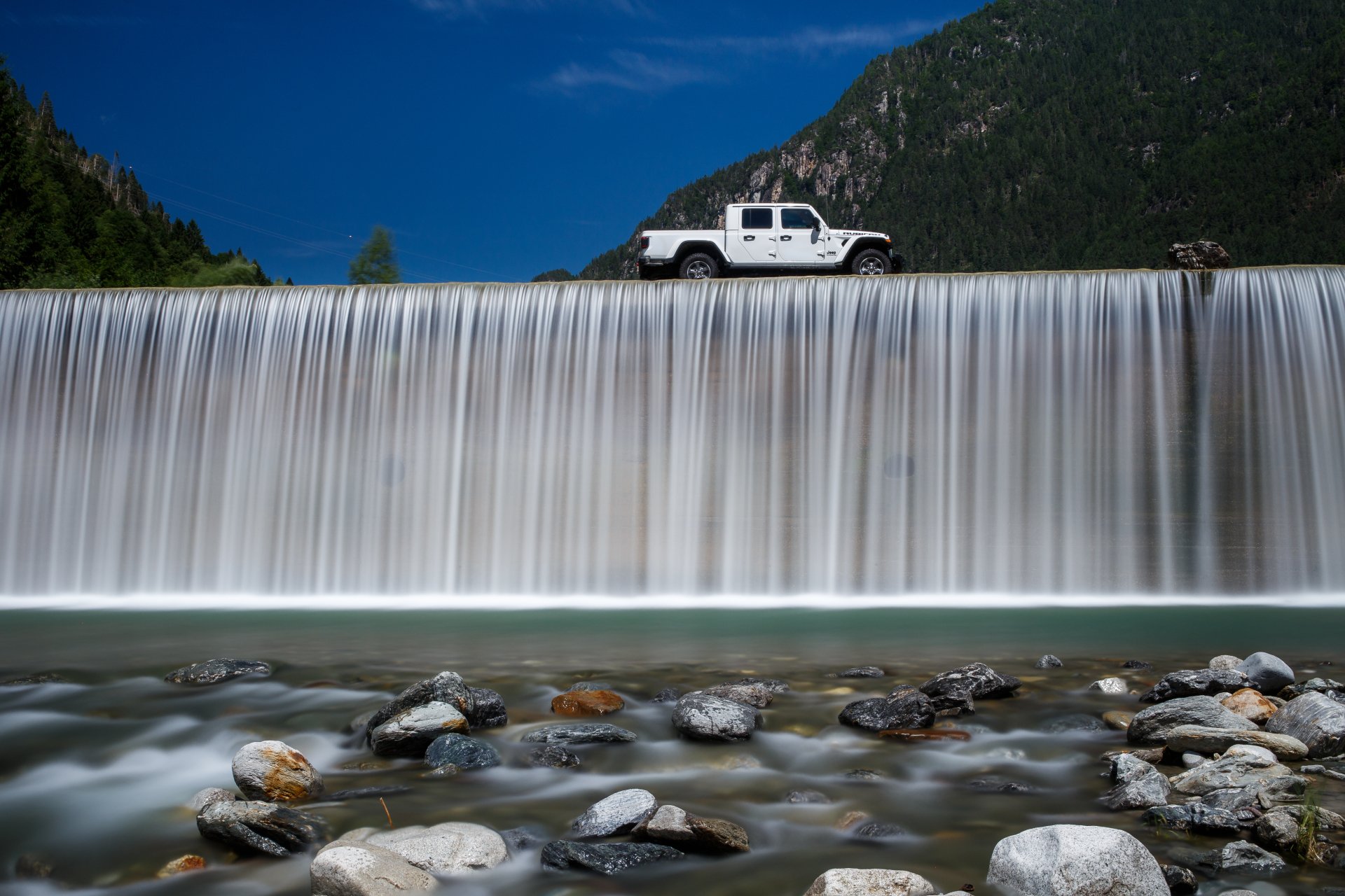Download White Car Car Jeep Vehicle Jeep Gladiator 4k Ultra HD Wallpaper