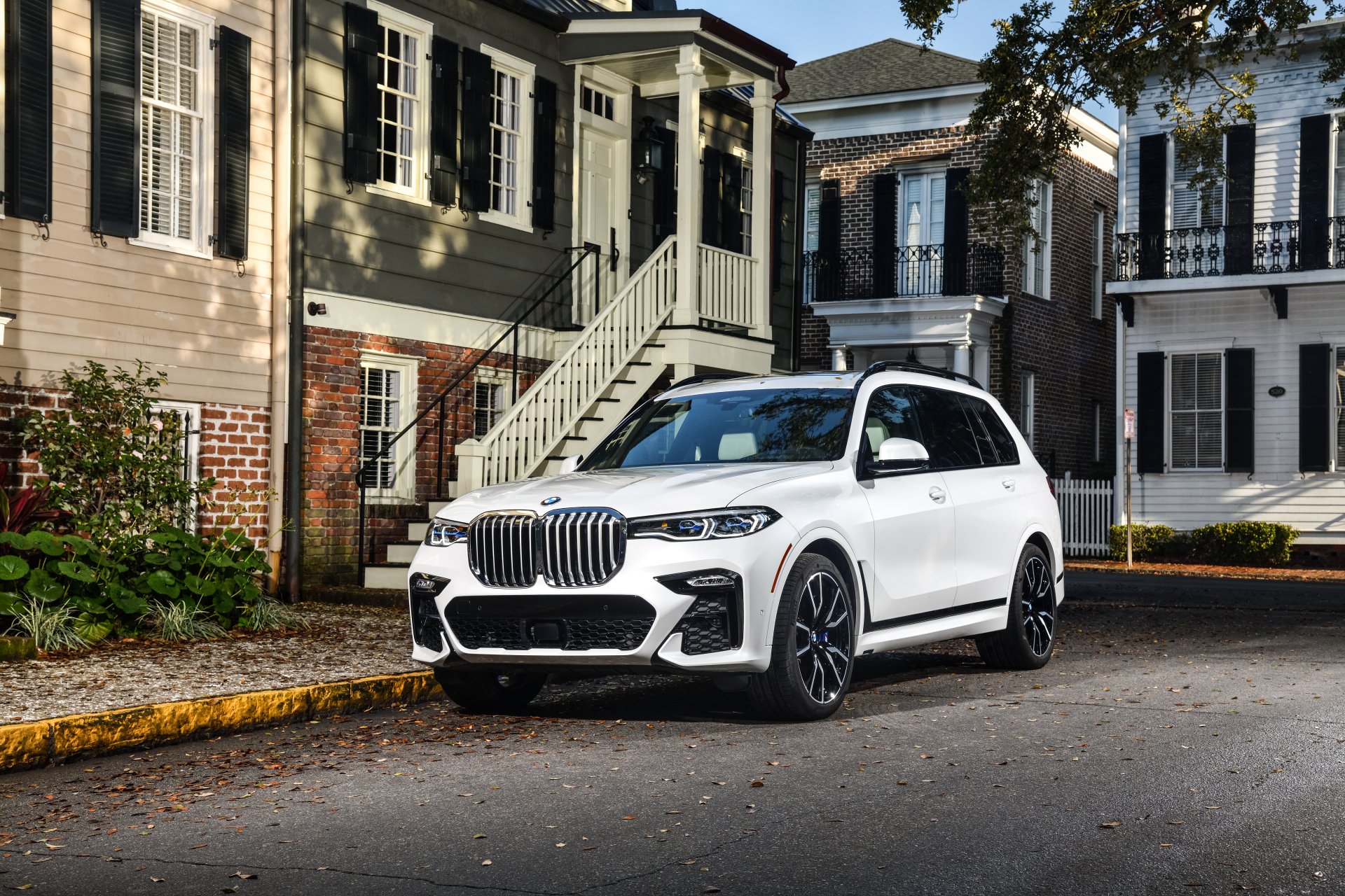 Download Full-size Car SUV White Car BMW Car Vehicle BMW X7 4k Ultra HD Wallpaper