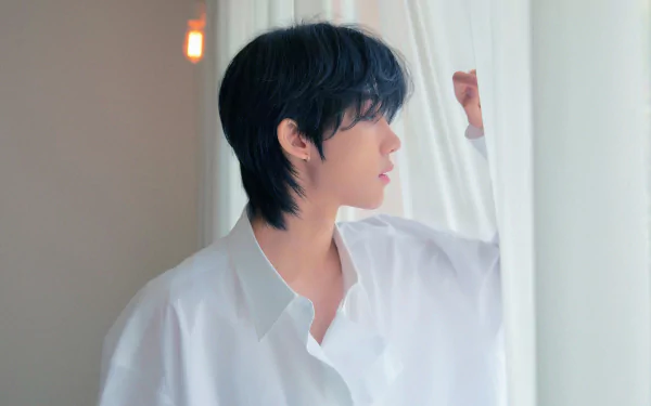 4K PC desktop wallpaper — K-pop music–themed portrait of a young man in a white shirt gazing through sheer curtains, soft lighting and pastel tones.