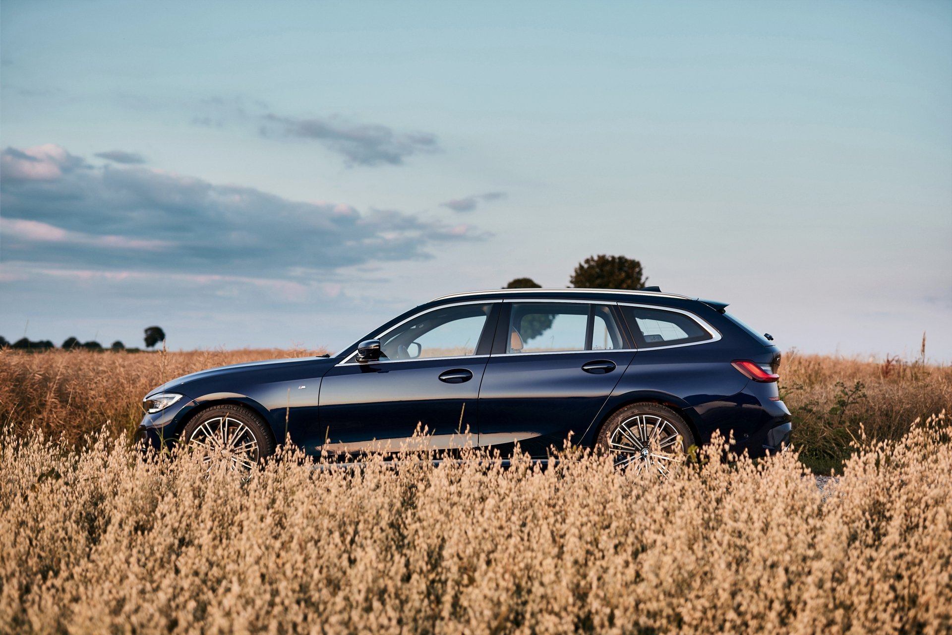 Download Car BMW Vehicle BMW 3 Series Touring 4k Ultra HD Wallpaper