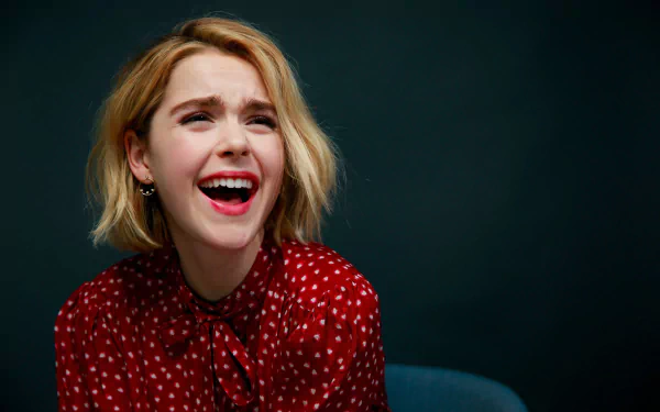 Celebrity Kiernan Shipka HD Desktop Wallpaper | Background Image