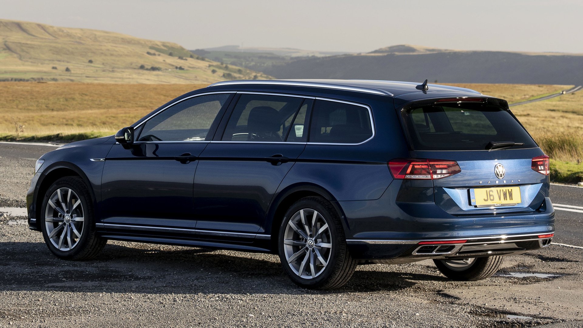 2019-volkswagen-passat-estate-r-line