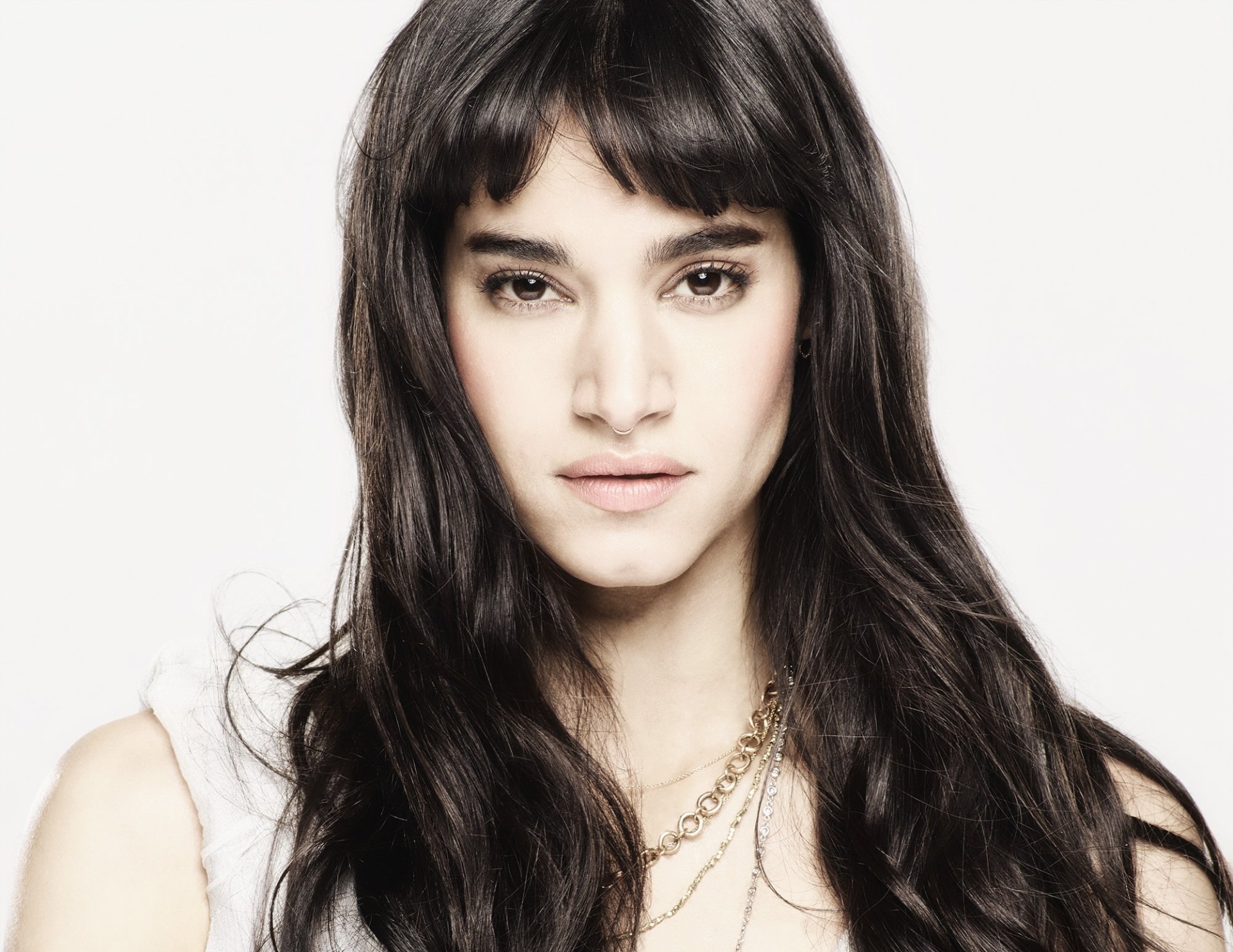 Sofia Boutella HD Wallpaper | Background Image | 2000x1545