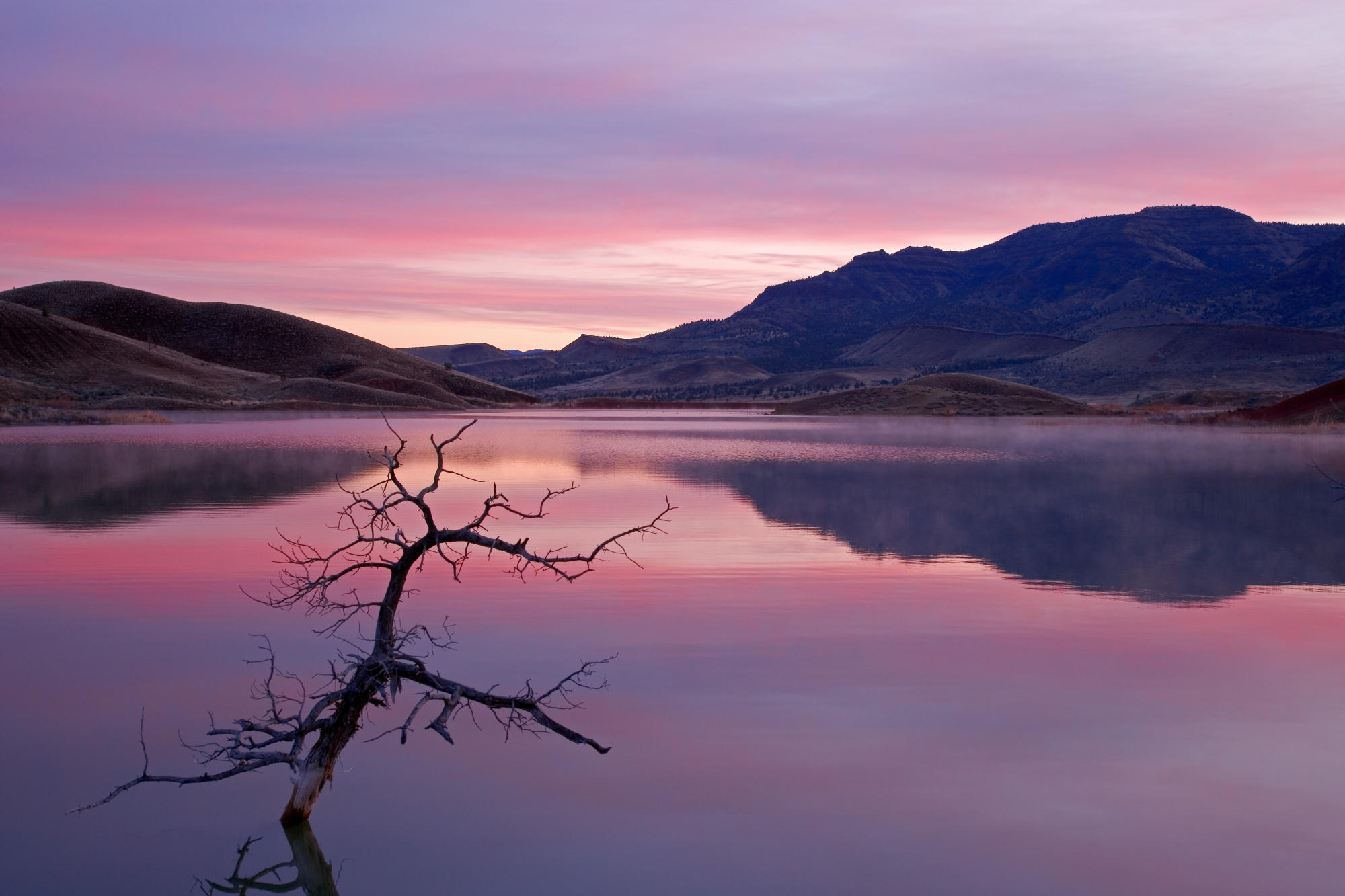 Serene Lake Reflections: Stunning Nature HD Wallpaper