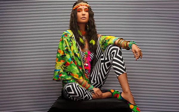 brunette Australian actress woman Lisa Haydon HD Desktop Wallpaper | Background Image