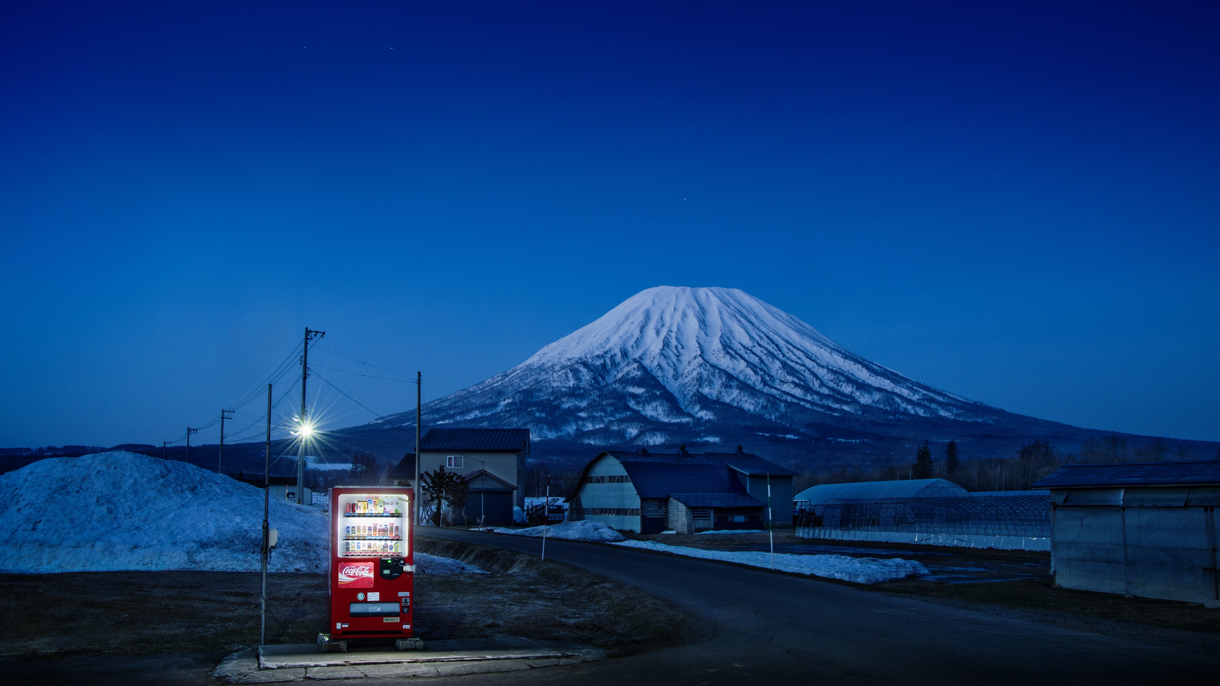 Lonesome Vending Machine by Eiji Ohashi