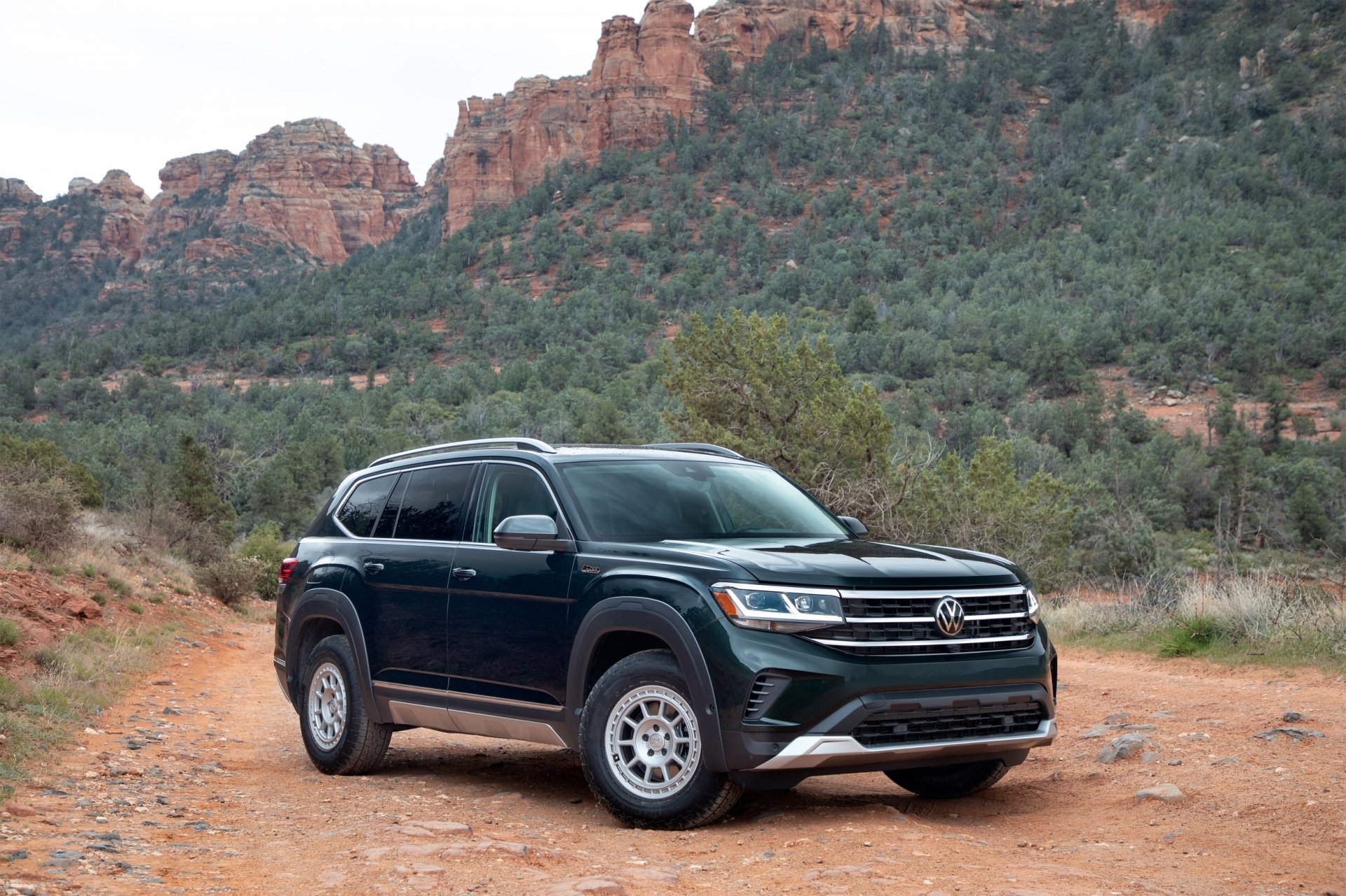 Download Volkswagen Atlas Basecamp SUV Green Car Car Volkswagen Vehicle Volkswagen Atlas HD Wallpaper