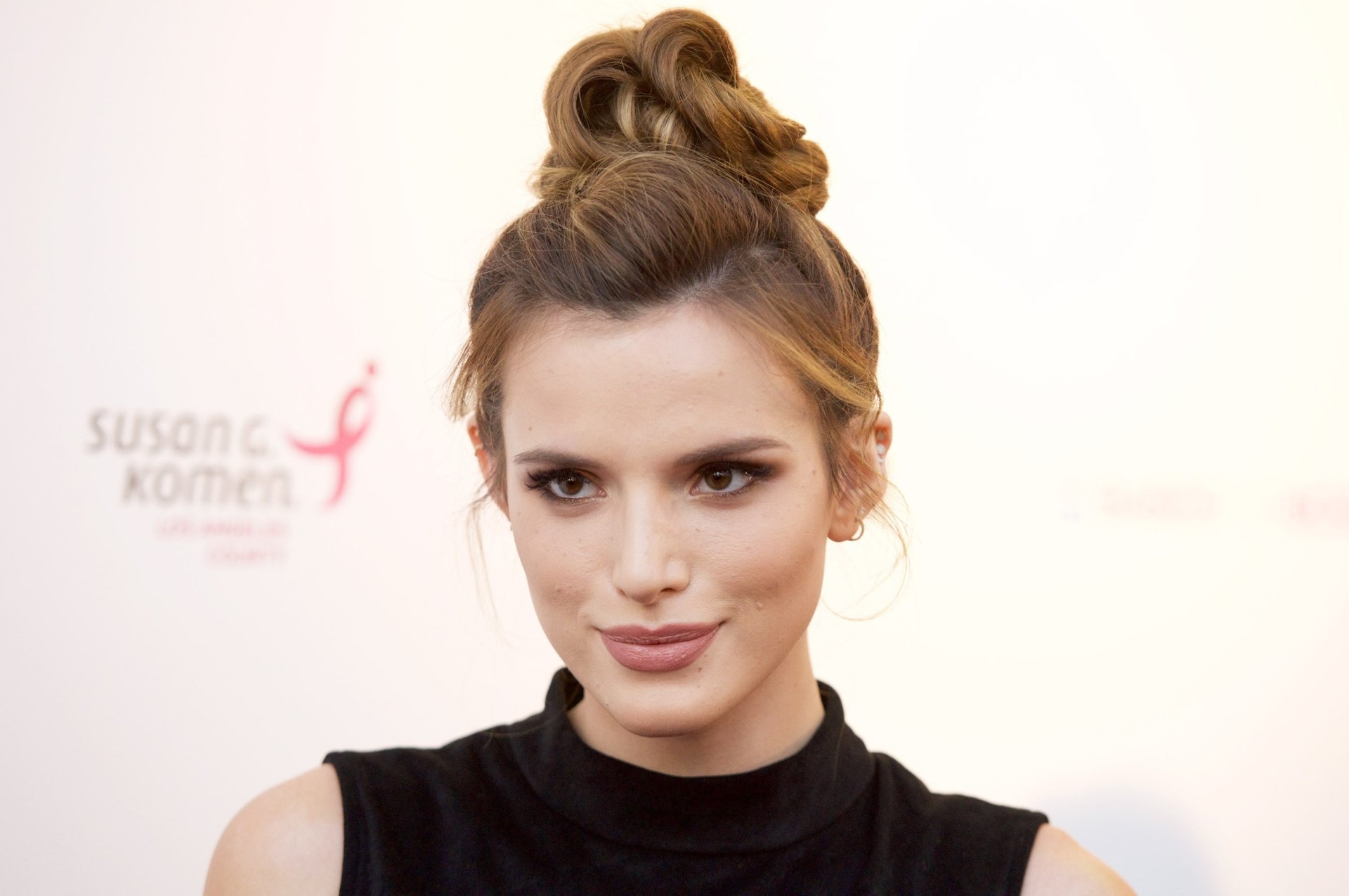 Download Brown Eyes Close-up Hazel Eyes Redhead Face American Actress Celebrity Bella Thorne HD Wallpaper