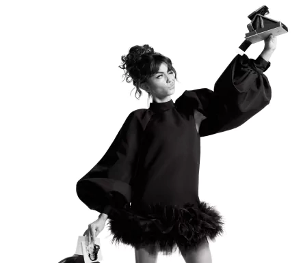 Black & White American actress Celebrity Sarah Hyland HD Desktop Wallpaper | Background Image