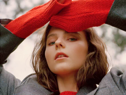 face brunette New Zealander actress Celebrity Thomasin McKenzie HD Desktop Wallpaper | Background Image