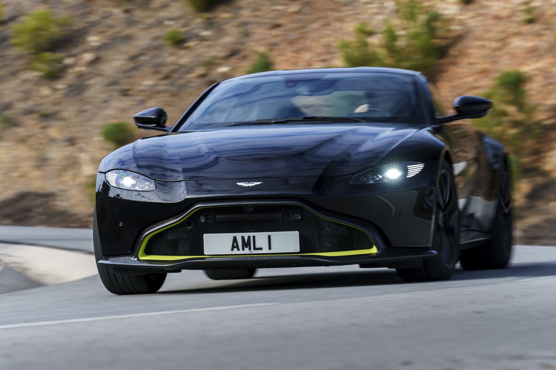 Download Vehicle Aston Martin Vantage 4k Ultra HD Wallpaper