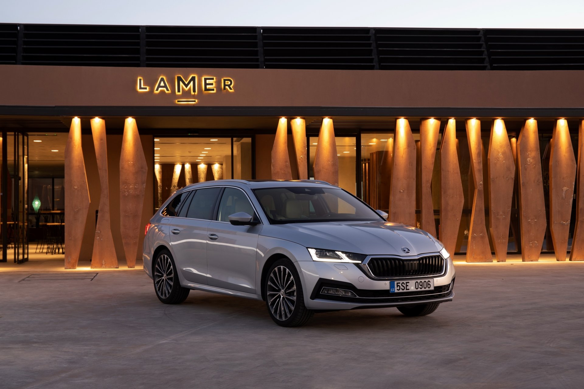 Download Silver Car Car Skoda Skoda Octavia Vehicle Skoda Octavia Combi 4k Ultra HD Wallpaper