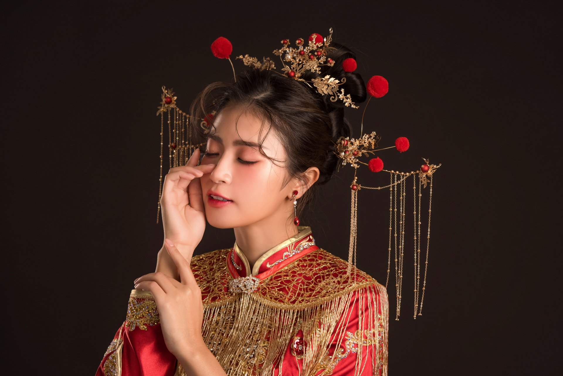 Portrait of an Asian brunette woman wearing an ornate headdress and traditional attire, exuding a serene mood in this 4K Ultra HD desktop wallpaper.
