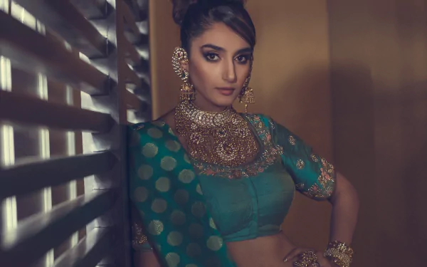 earrings necklace jewelry Bollywood actress Indian brunette model woman Ragini Dwivedi HD Desktop Wallpaper | Background Image