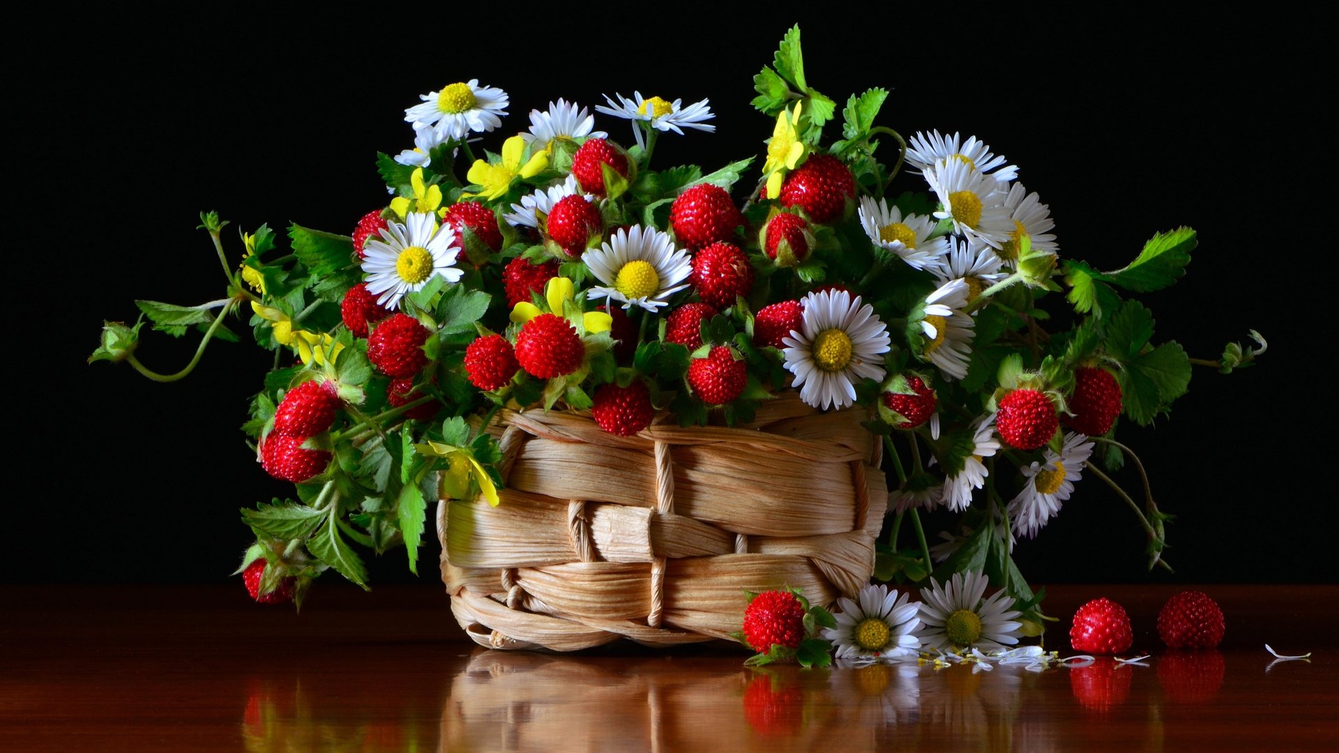 Download Chamomile Basket Strawberry Bouquet Berry Flower Food Still Life 4k Ultra HD Wallpaper