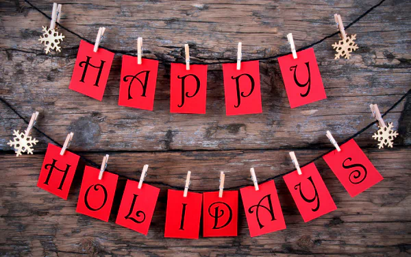 HD PC desktop wallpaper: rustic wood background with red cards clipped on twine spelling HAPPY HOLIDAYS, clothespins and decorative snowflakes — Christmas holiday decoration.