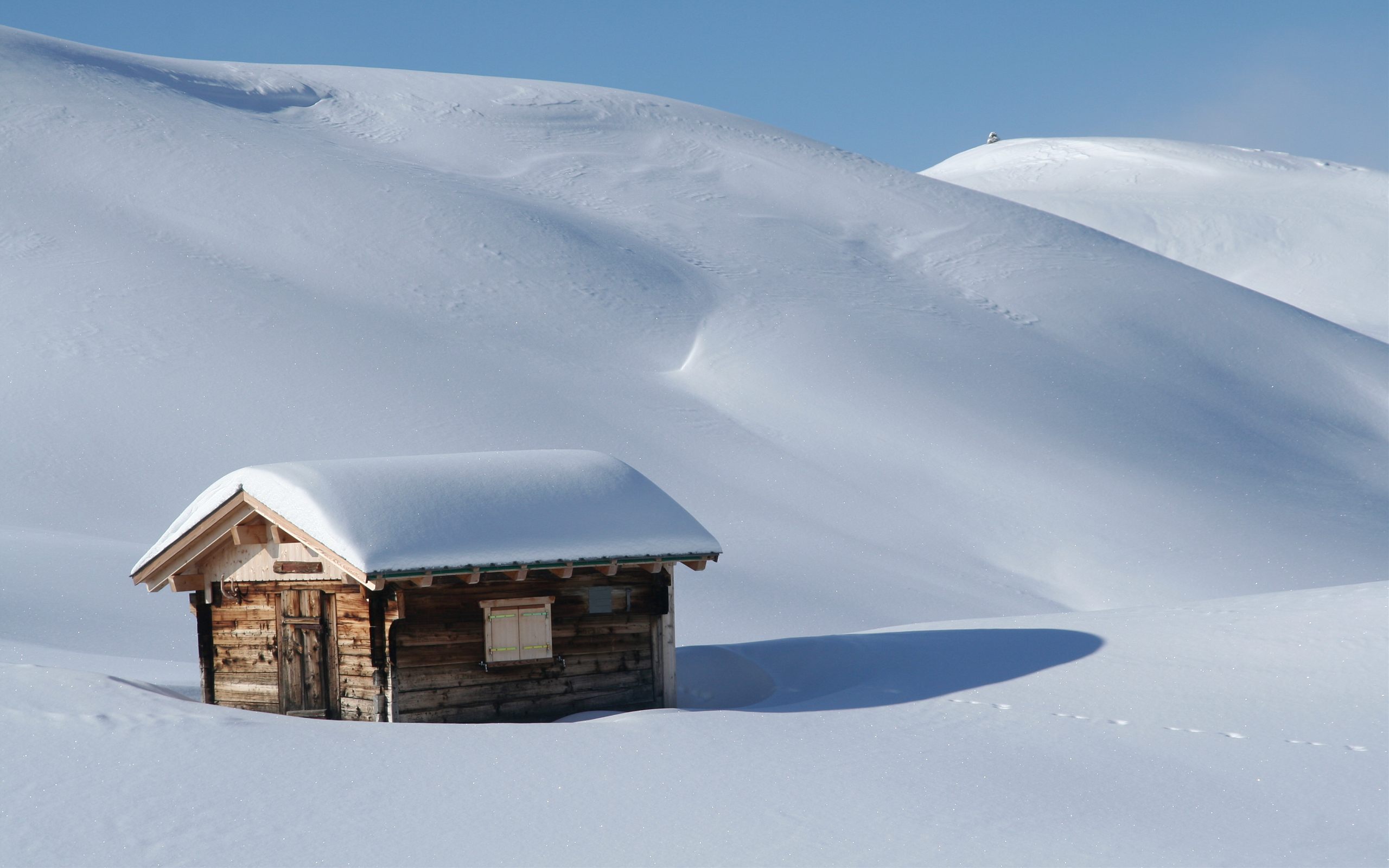 Photography of a scenic winter desktop wallpaper.