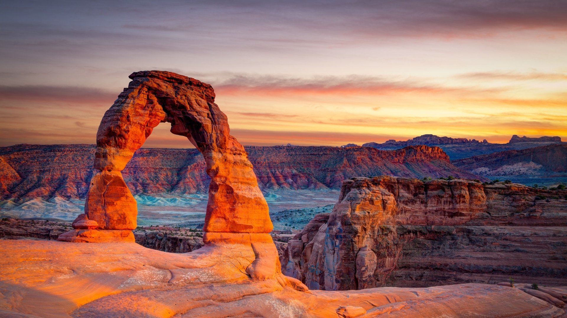 Utah s Majestic Arch Stunning Arches National Park Landscape HD 