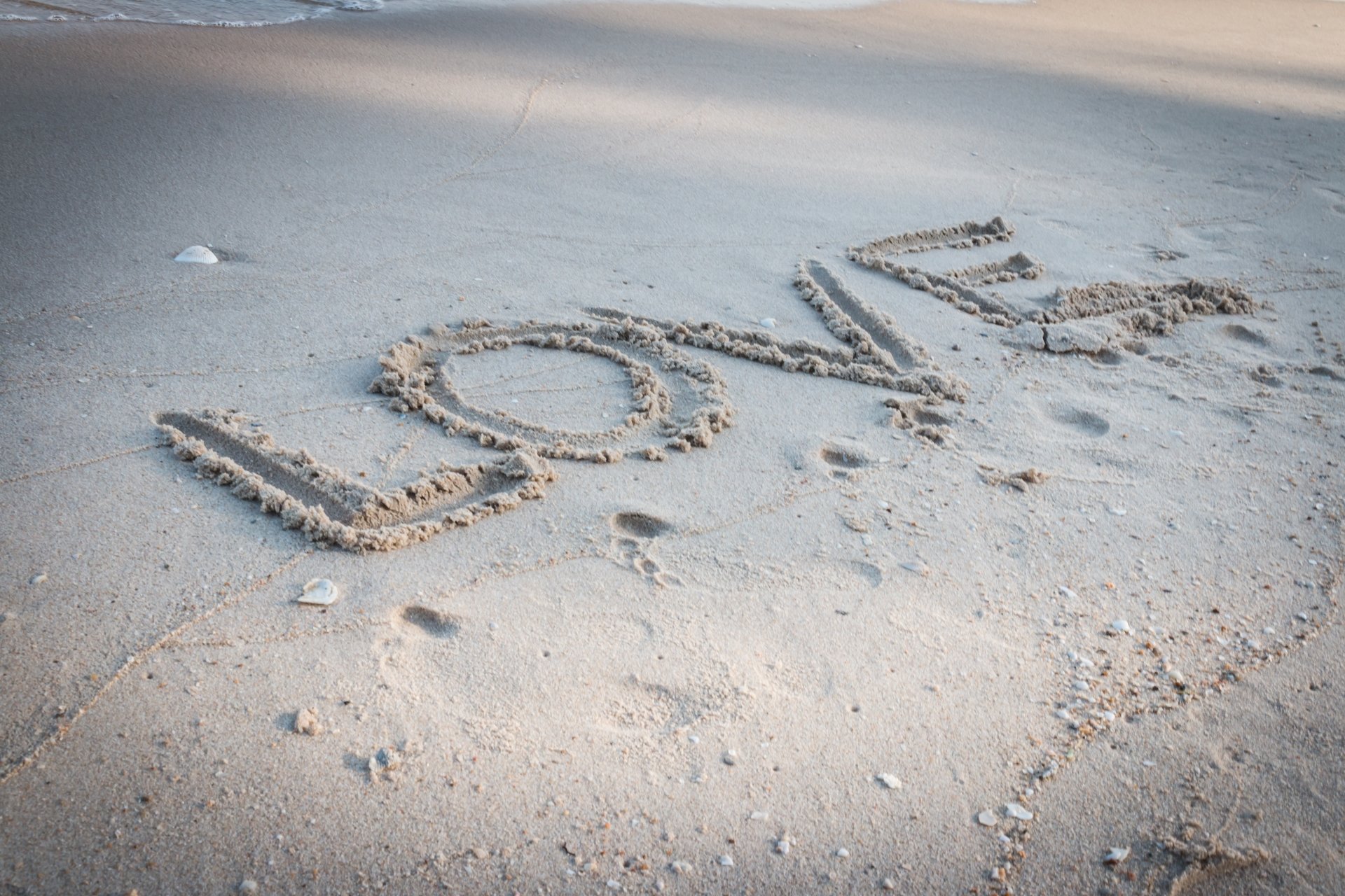 Download Sand Photography Love 4k Ultra HD Wallpaper