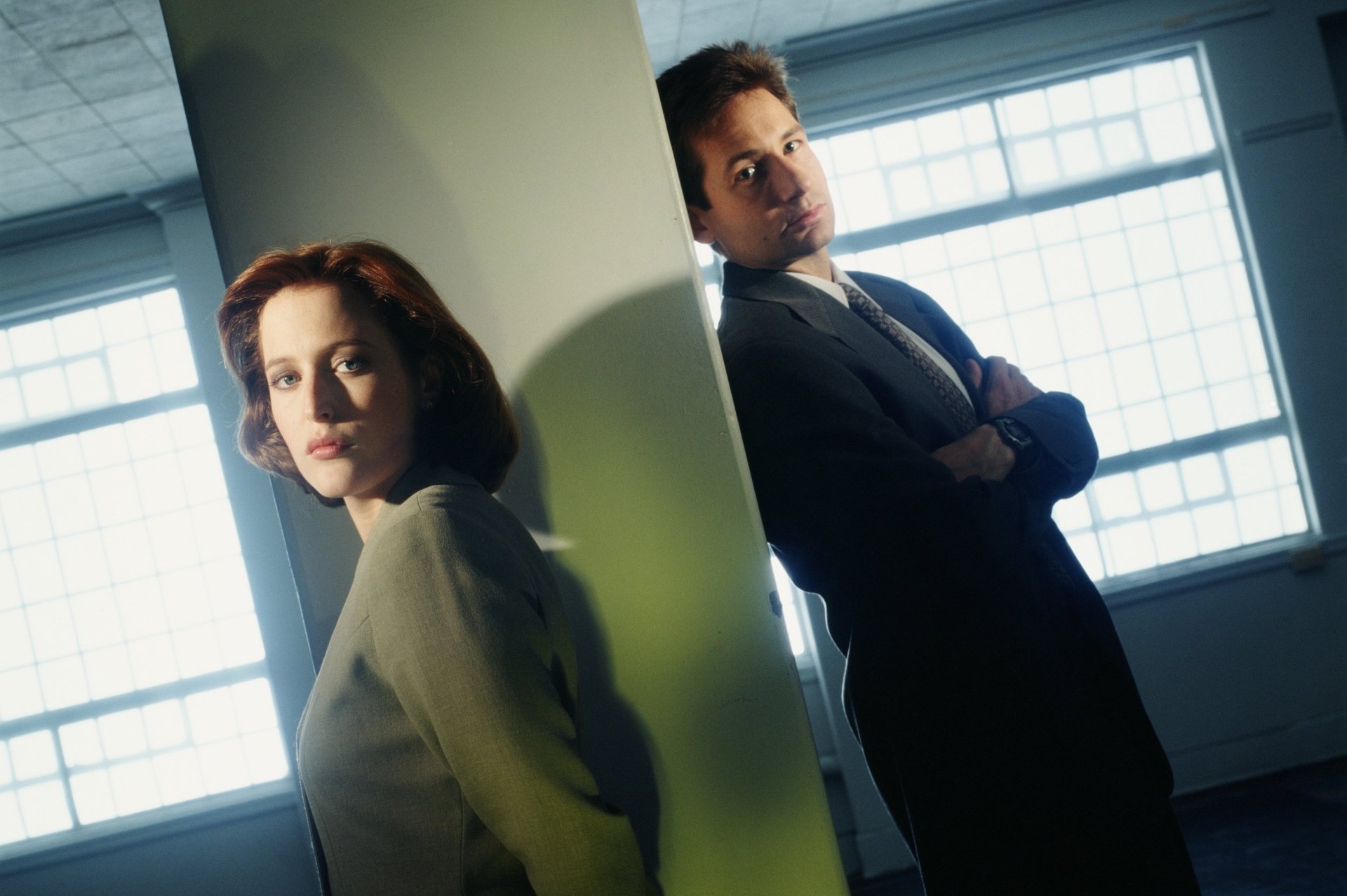 Download Fox Mulder David Duchovny Dana Scully Gillian Anderson TV Show The X-Files HD Wallpaper