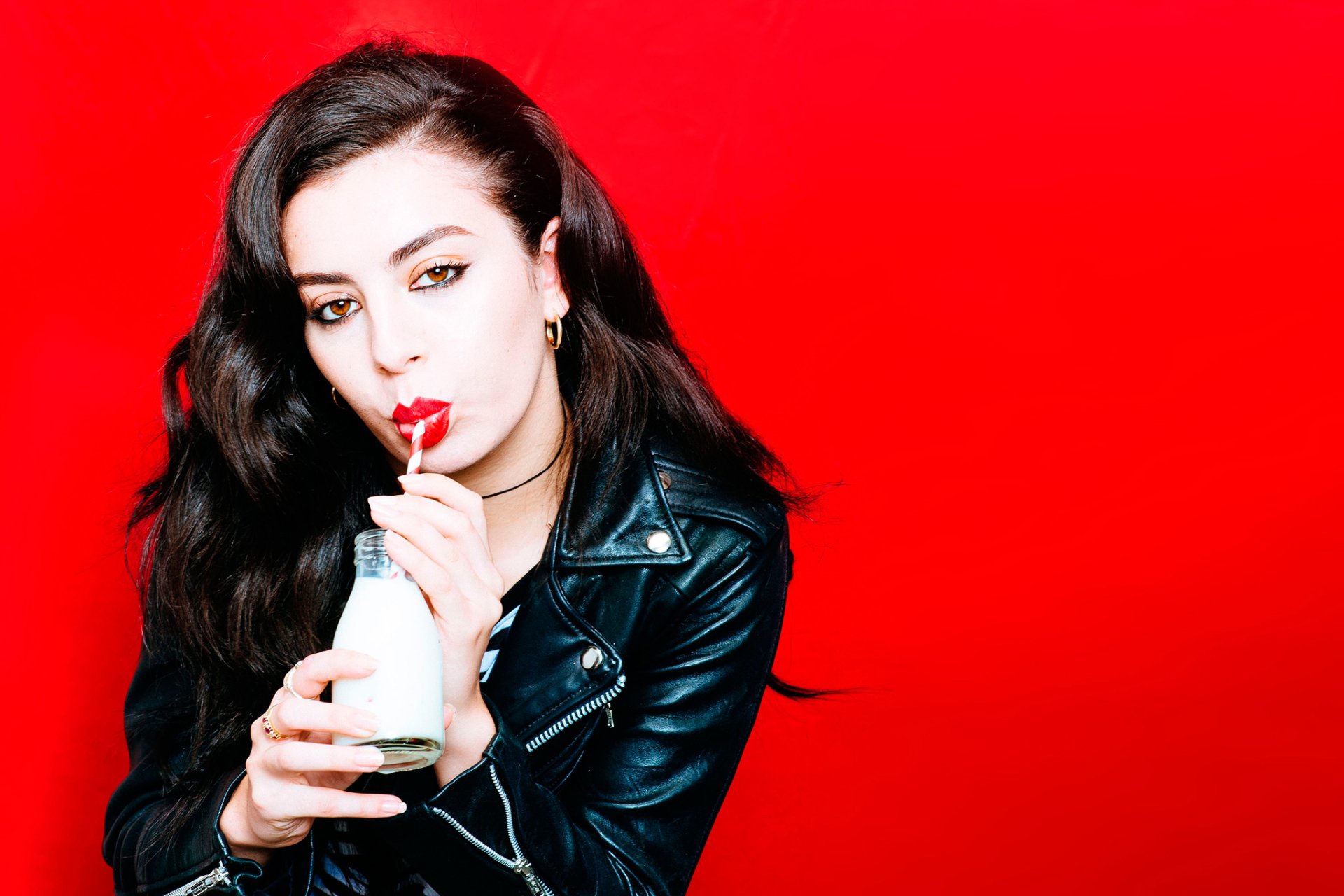 Download Music Charli XCX HD Wallpaper