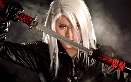 HD desktop wallpaper of a woman cosplaying Kadaj from Final Fantasy, holding a sword with a focused expression. Her silver hair and dark clothing create a dramatic and intense atmosphere.