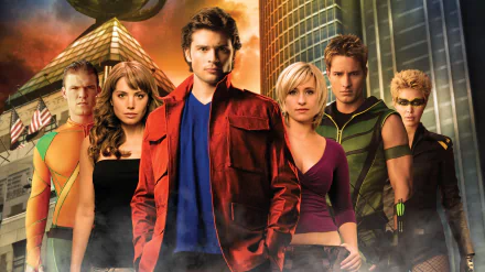 HD wallpaper featuring key characters from the TV show Smallville, including Clark Kent and Chloe Sullivan, set against a vibrant, heroic backdrop.