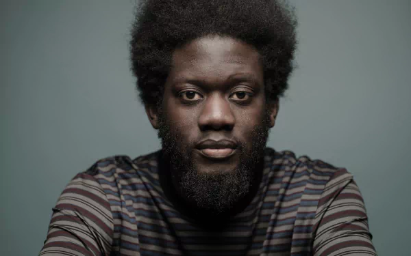 HD desktop wallpaper featuring a portrait of a man against a neutral background.