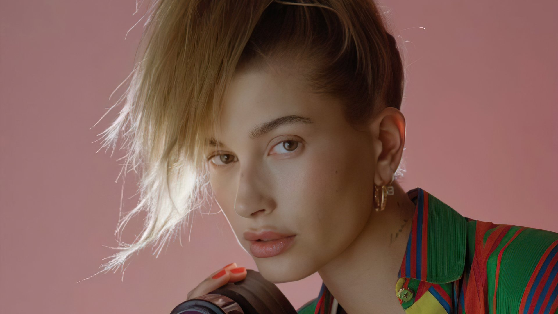Download Blonde Model American Celebrity Hailey Baldwin 4k Ultra HD Wallpaper by Torbjørn Rødland