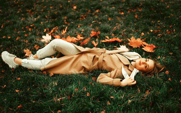 coat lying down woman model HD Desktop Wallpaper | Background Image
