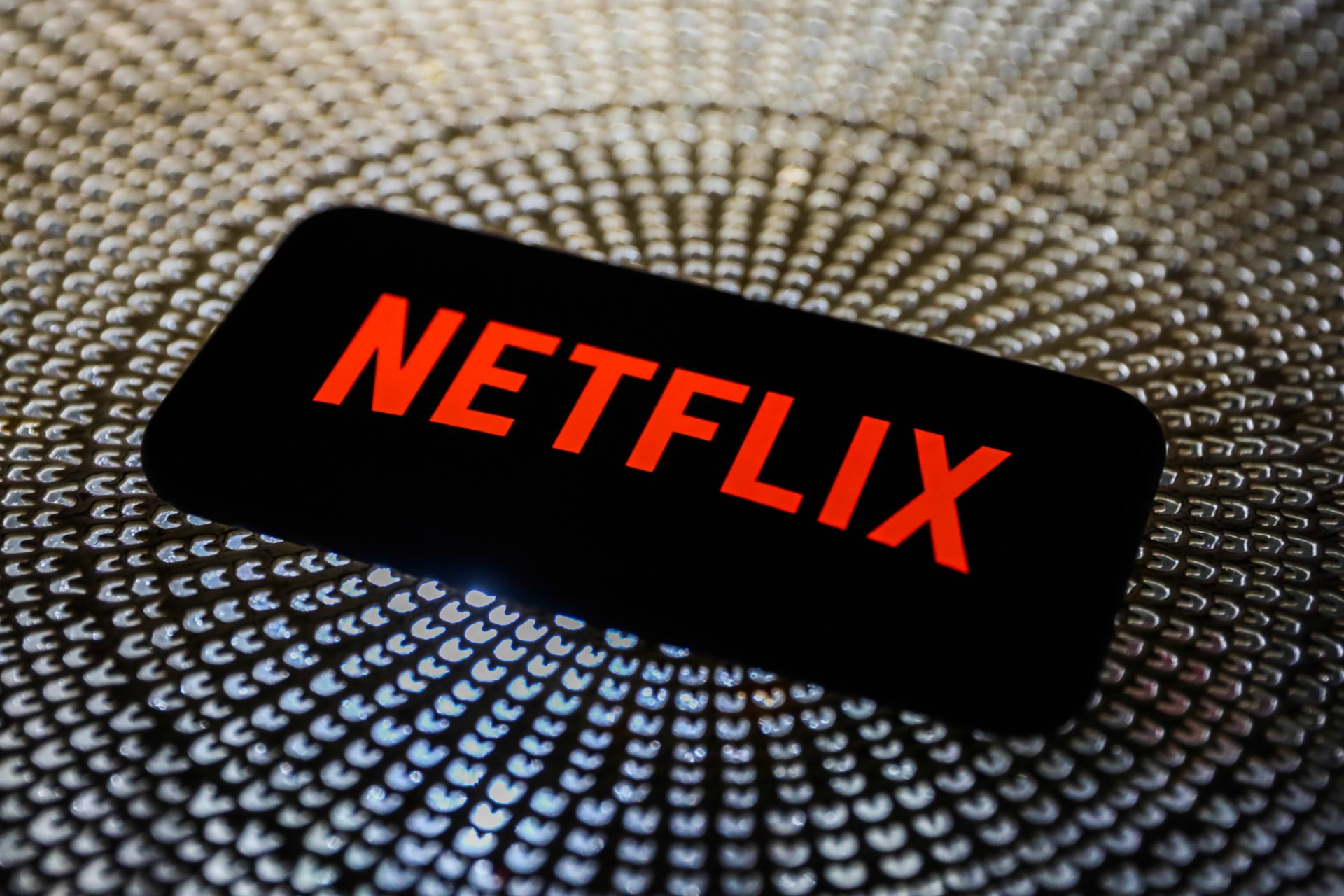 Download Smartphone Technology Netflix HD Wallpaper