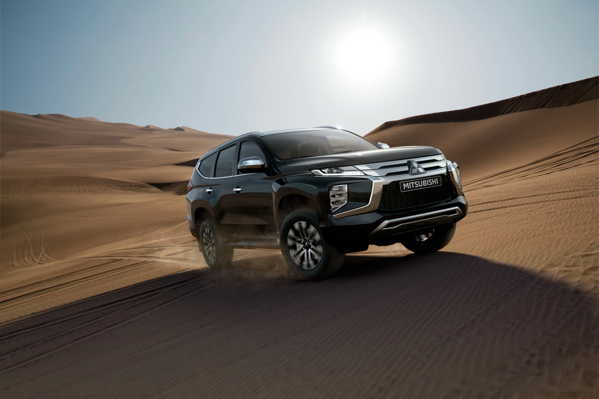 Download Desert SUV Vehicle Mitsubishi Pajero 8k Ultra HD Wallpaper