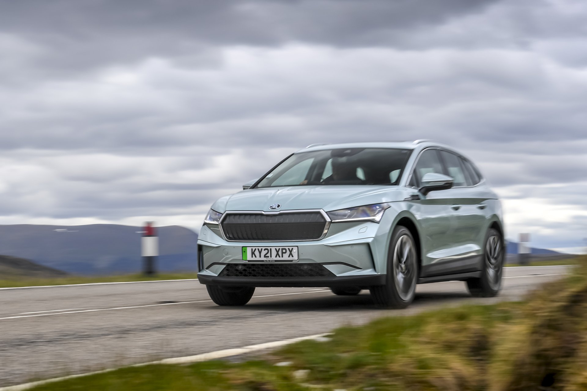 Download Electric Car SUV Vehicle Skoda Enyaq IV 80 4k Ultra HD Wallpaper