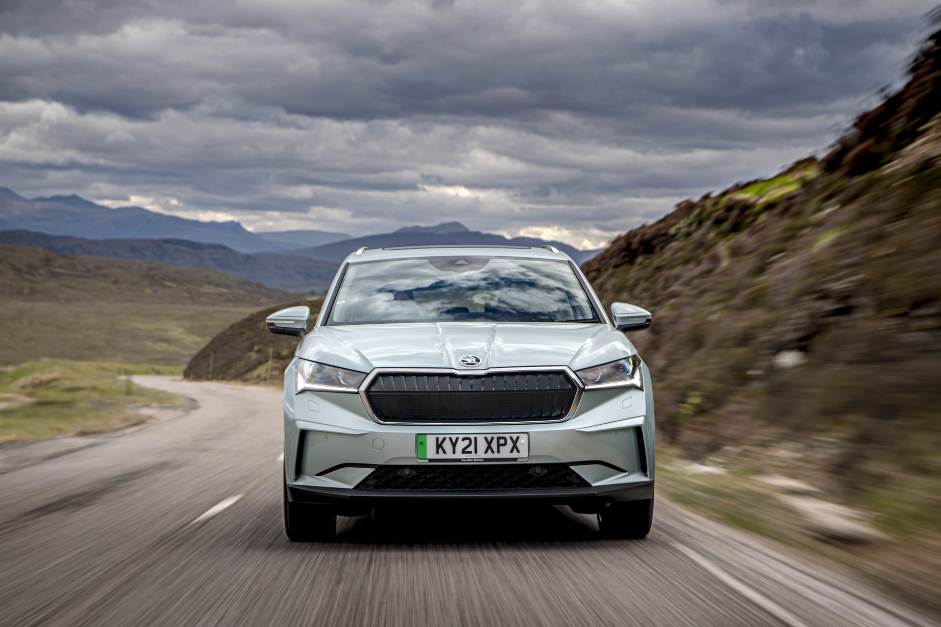 Download Electric Car SUV Vehicle Skoda Enyaq IV 80 4k Ultra HD Wallpaper