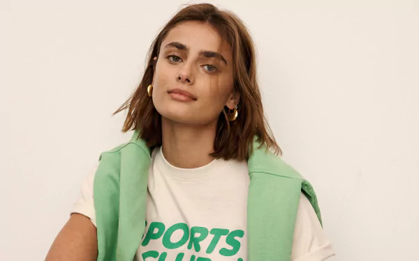 brunette American model Celebrity Taylor Marie Hill HD Desktop Wallpaper | Background Image