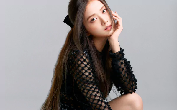 Jisoo of BlackPink poses in a stylish black outfit against a gray background, featured in a 4K Ultra HD K-pop music desktop wallpaper.