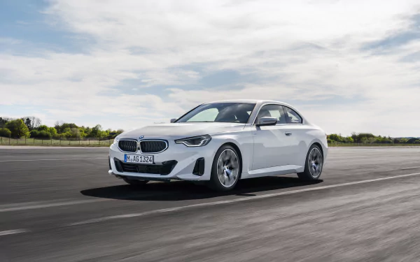  White BMW 220i Coupé Worldwide (G42)