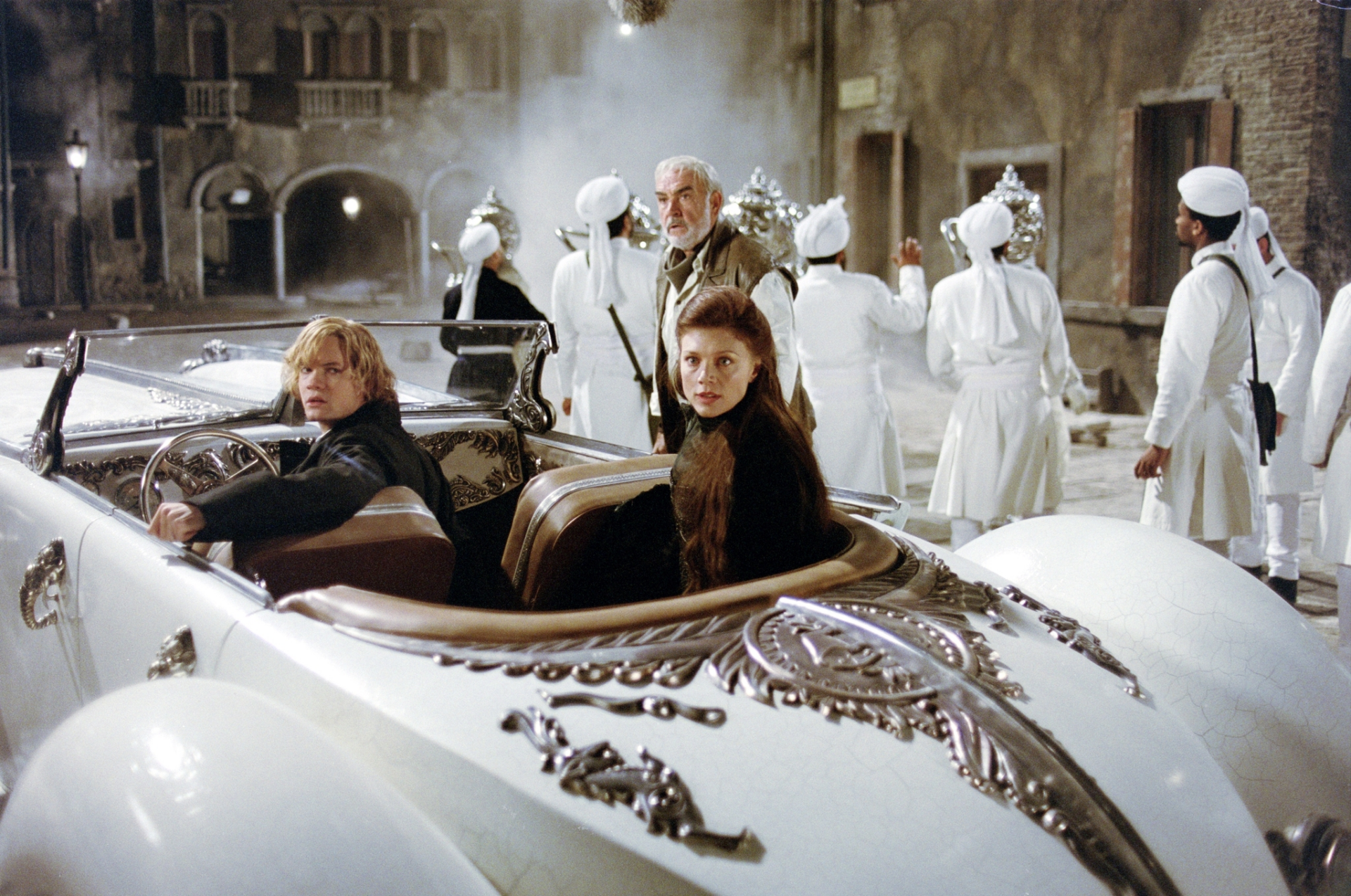 Download Allan Quatermain Sean Connery Mina Harker Peta Wilson Tom Sawyer Shane West Movie The League Of Extraordinary Gentlemen HD Wallpaper