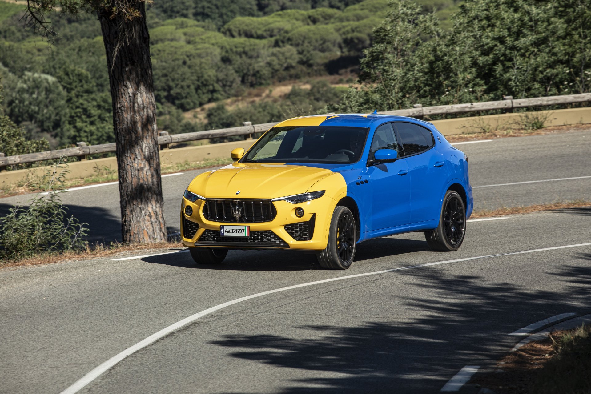 Download SUV Maserati Levante Vehicle Maserati Levante GT Hybrid Fuoriserie 4k Ultra HD Wallpaper