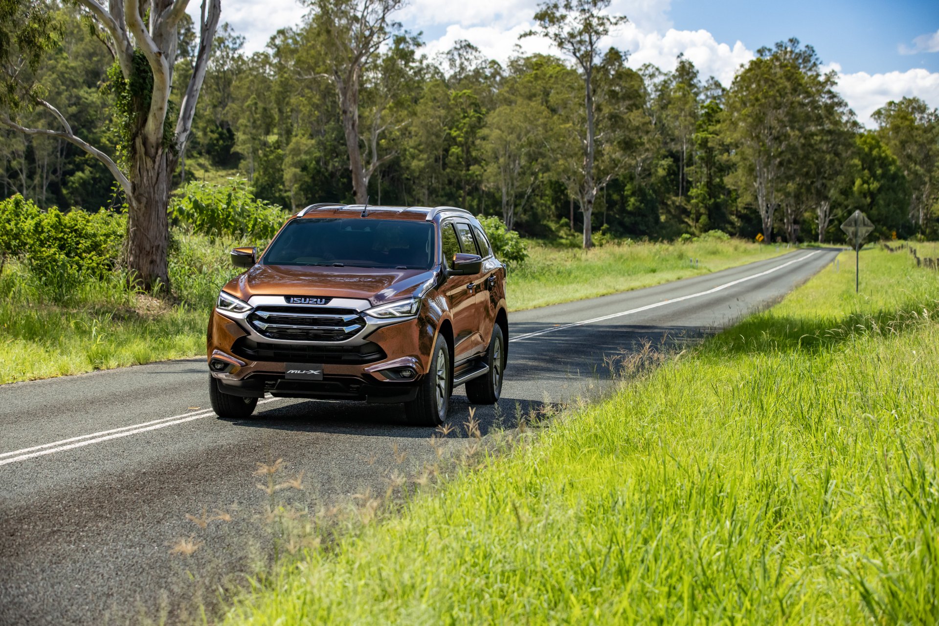 Download SUV Vehicle Isuzu MU-X 4k Ultra HD Wallpaper